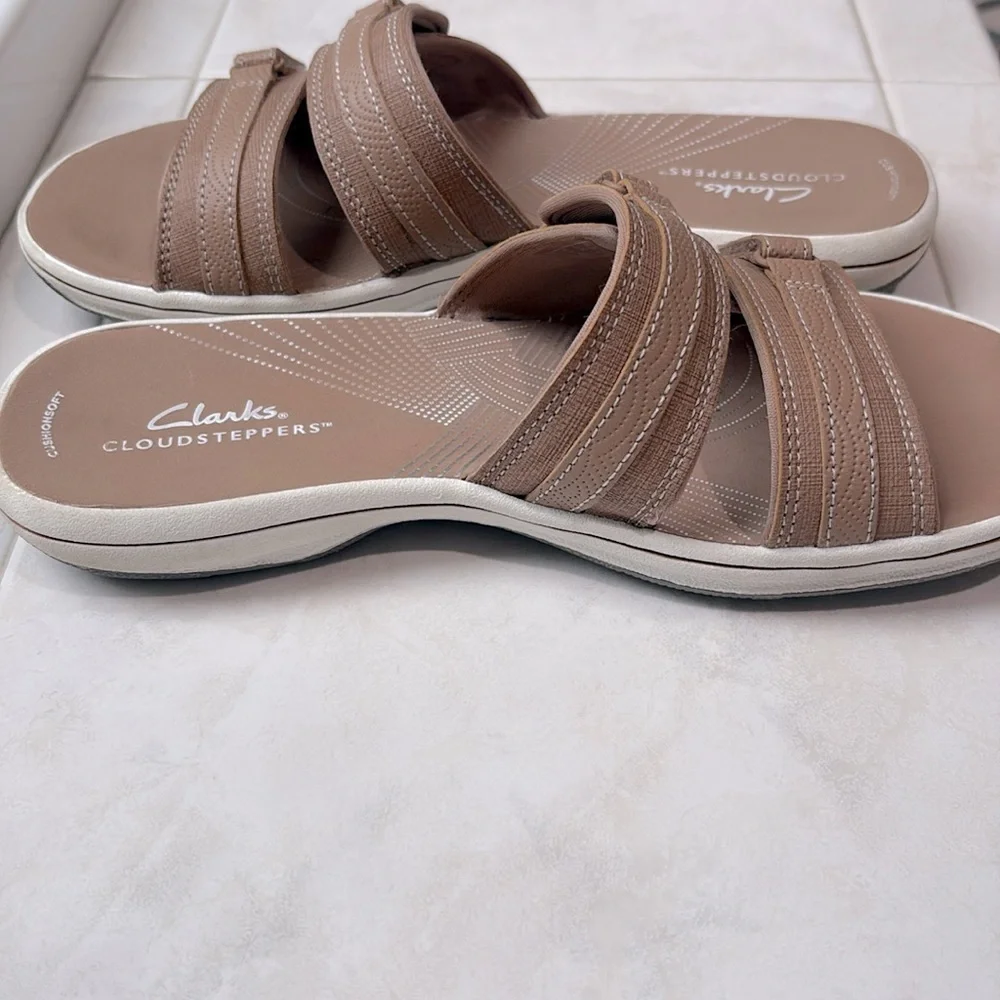 Clarks Breeze Double Strap  Cloudsteppers Sandals in Soft Tan. EUC - Picture 4 of 8
